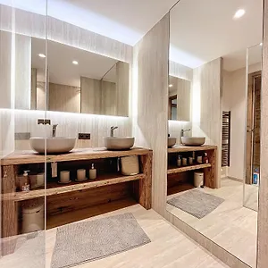 Chalet Chalet Meribel, 11 Pieces, 15 Personnes - Fr-1-688-79